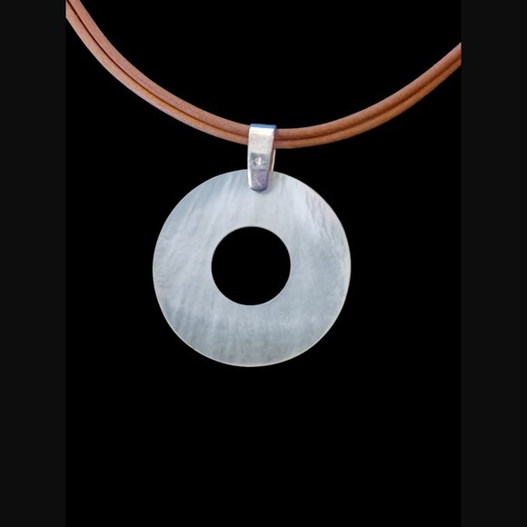 Silpada 925 Sterling Two Strand Cord Etched Mother Of Pearl Circle Pendant 16.25 - Picture 6 of 6